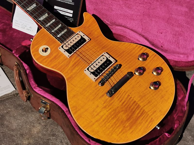Slash Named Victoria Les Paul After Person Who Stole His Old Guitars