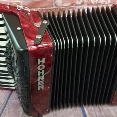 Hohner Bravo III 72 Chromatic Piano Key Accordion - Red with Gig Bag and Straps image 2