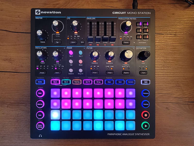 Novation circuit mono station store paraphonic analog synthesizer