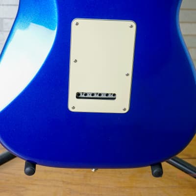 Fender American Ultra Stratocaster Left-Handed with Maple Fretboard - Cobra Blue image 11