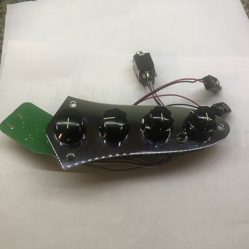 ジャンク American Deluxe Jazz Bass プリアンプ ジャンク American Deluxe Jazz Bass プリアンプ Fender