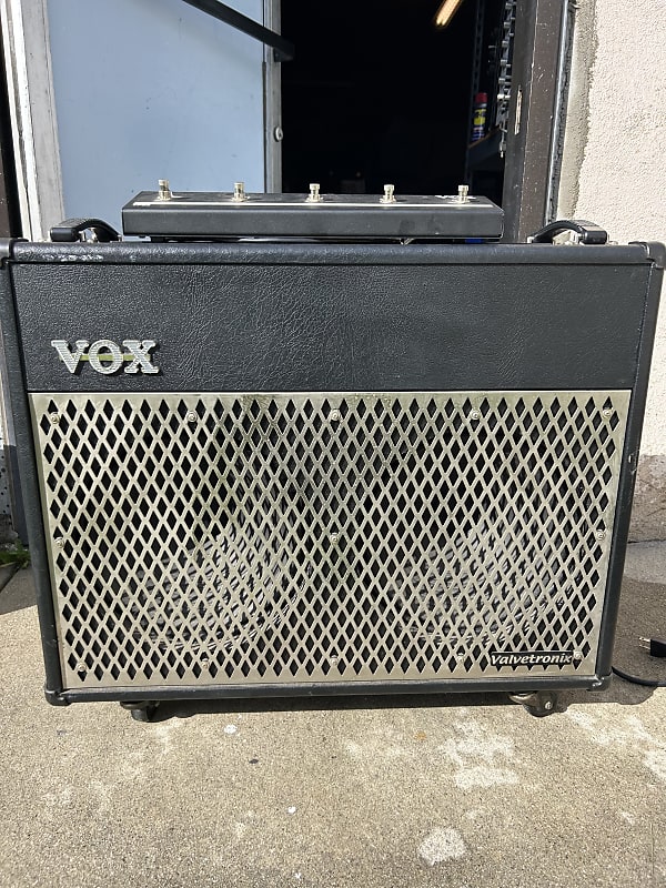 Vox VT100 Guitar Modeling Hybrid Amp 2x12 Combo Reverb