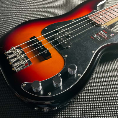Fender American Performer Precision Bass, Rosewood- 3-Color Sunburst (US23092945) image 3