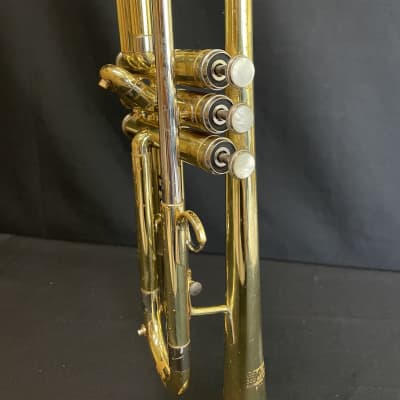 Getzen Used Student Trumpet 300 Series image 4