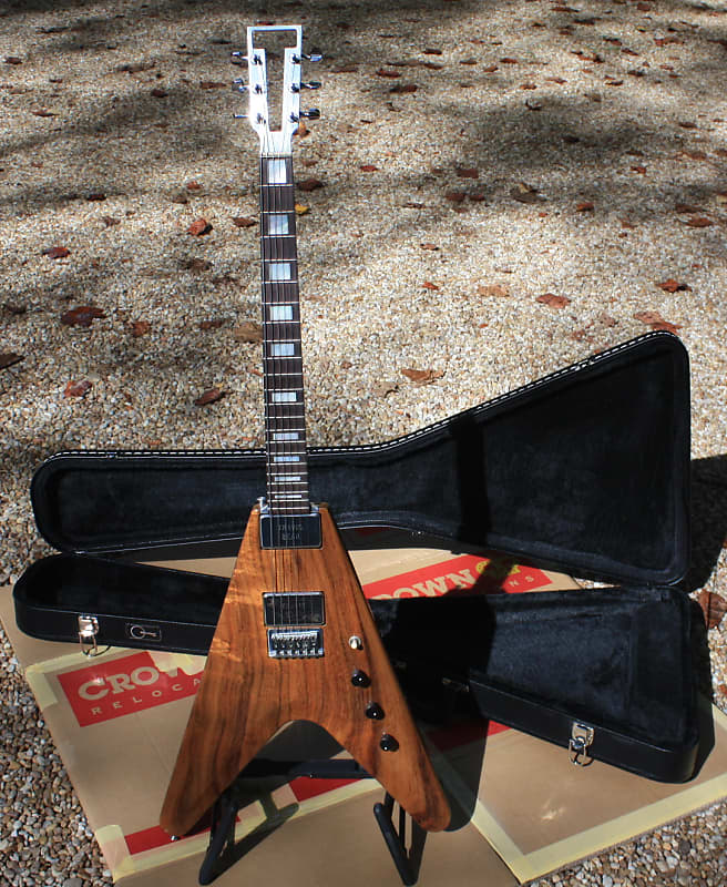 THE Travis Bean Flying V, Excellent Mint-like condition, 1977 Pots image 1