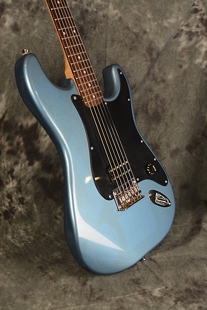 Squier by Fender Stratocaster Bullet Lake Placid Blue single