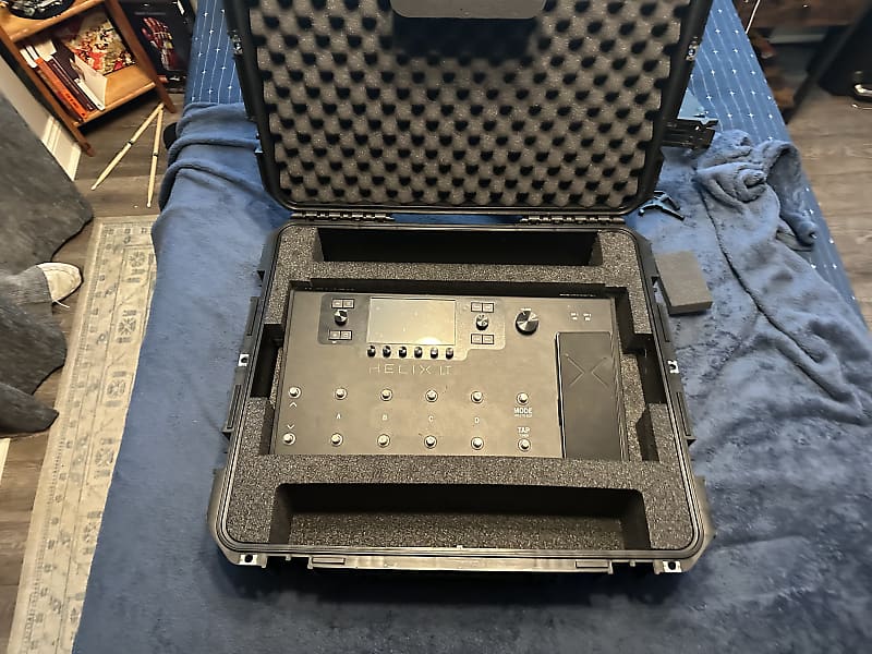 SKB iSeries case for Line 6 Helix/Helix LT Reverb