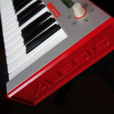 Alesis Micron 2000s - Silver/Red