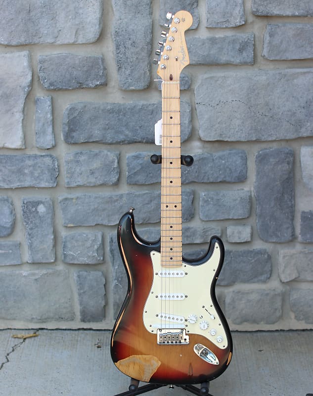 Fender American Series VG Stratocaster with Maple Fretboard 2007 - 2009 - 3-Color Sunburst image 1