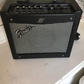 Fender mustang 15 watt on sale amp