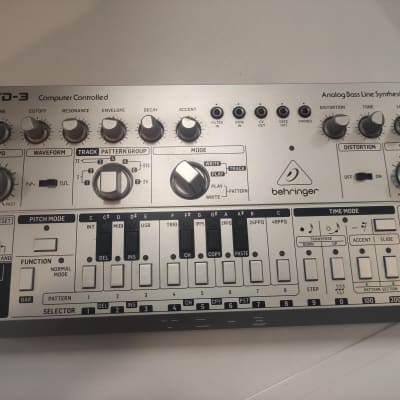 Behringer TD-3 Analog Bass Line Synthesizer 2019 - Present - Silver