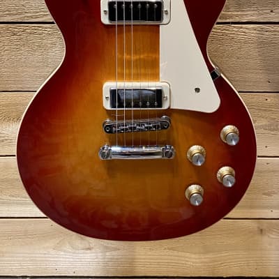 Gibson Les Paul Deluxe 70s w/Case & Case Candy 2021 - Cherry Sunburst image 2