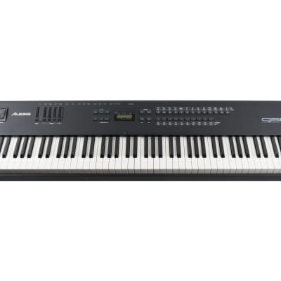 Alesis QS8 64-Voice Master Controller / Synthesizer