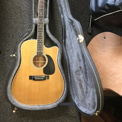 Takamine Pro series vintage acoustic -electric guitar Japan 1984 thin body with nice hard case in very good condition image 1