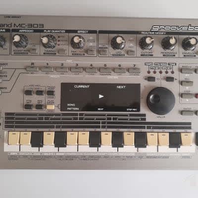 Roland MC-303 Groovebox 1990 - 1998 - Silver