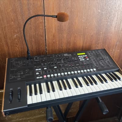 KORG MS2000B Virtual Analog Modeling Synthesizer w/ case vocoder mic power supply