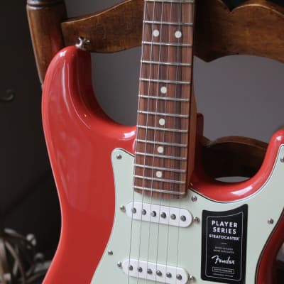 FENDER Limited Edition Player Stratocaster, Pau Ferro Fingerboard, Fiesta Red, 3, 69 KG imagen 13