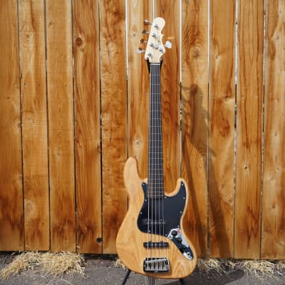 G&L USA JB-5 || Vintage Natural ||  Lined/FRETLESS || 5-String Bass w/ Case (2021) image 2