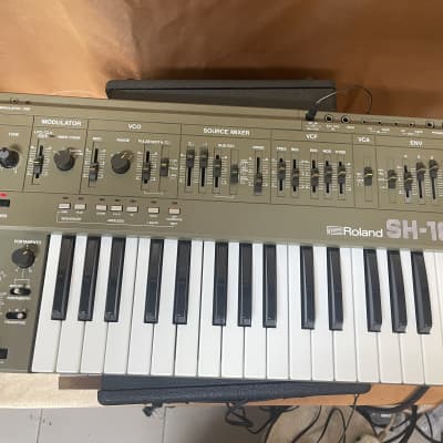 Roland SH-101 32-Key Monophonic Synthesizer 1982 - 1986 - Gray