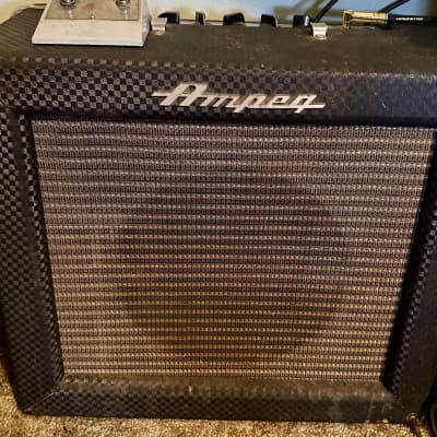 Ampeg R-12R Reverberocket 2-Channel 12-Watt 1x12