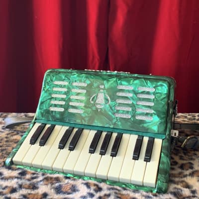 22 Key - 8 Bass Piano  Accordion - Emerald Green for Kids / Travel / Beginner image 2