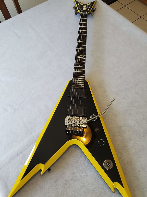 Dean Dime Razorback V 255 - With Case | Reverb