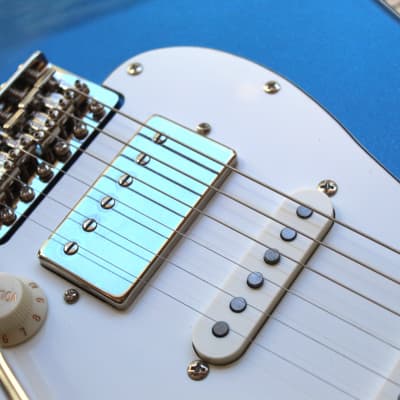 SQUIER Limited Edition Classic Vibe™ '60s Stratocaster HSS, Laurel Fingerboard, Parchment Pickguard, Matching Headstock, Lake Placid Blue, 4, 02 KG imagen 4