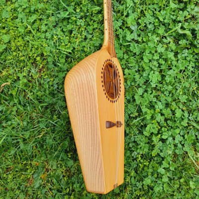 Georgian folk music instrument Panduri | String instrument Panduri | ფანდური | Fanduri image 4