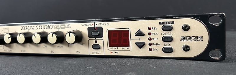 Zoom Studio 1204 Digital Reverb and Multi Effects Signal