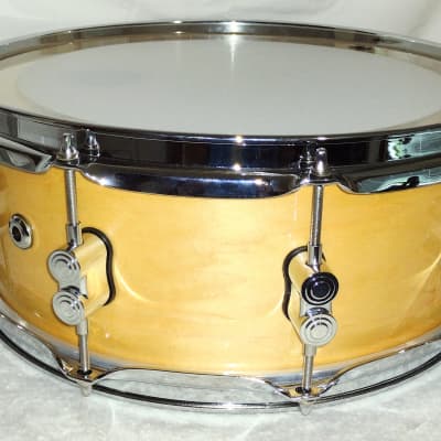 DW  PERFORMANCE Snare Drum 14" 10 lugs natural maple lacquer image 6