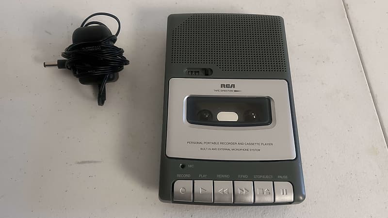 RCA Portable Recorder hot abnd Cassette Player