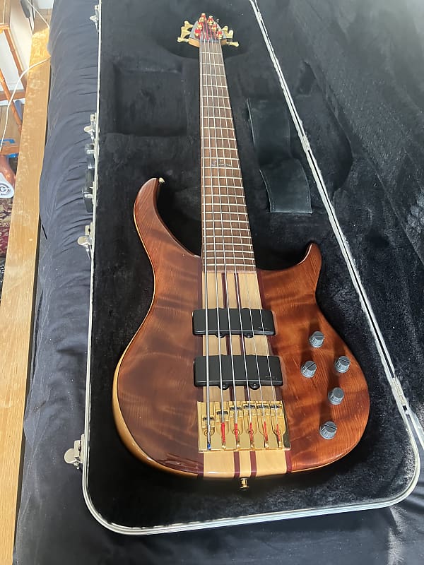 Peavey Cirrus 6 Bass 2000 | Reverb