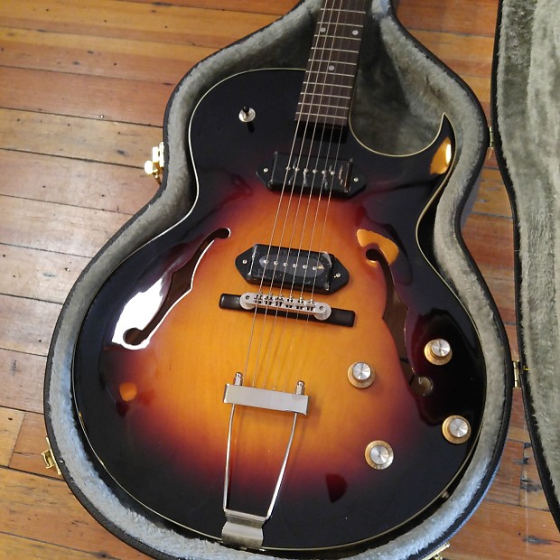 The Loar LH-302T Thinbody Archtop Cutaway w/Free Guardian