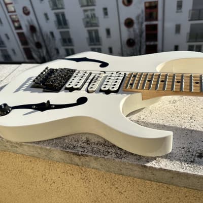 Ibanez PGM300RE-WH 20th Anniversary Paul Gilbert Signature 2009 - White image 21