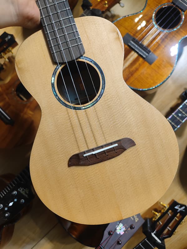ola mestre spruce &mangowood tenor ukulele with bag Reverb