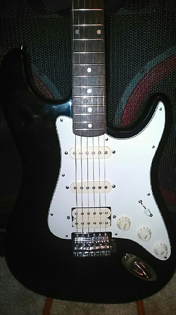 80's Vintage HONDO H-77 Stratocaster Copy Electric Guitar / HSS STRAT /  Super Clean !!!