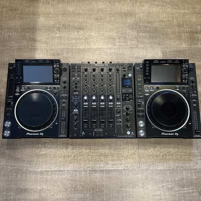 Complete DJ Setup! Pioneer DJ CDJ-2000NXS2 & DJM-900NXS2 +