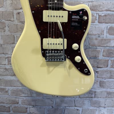 Fender American Performer Jazzmaster with Rosewood Fretboard - Vintage White (King Of Prussia, PA) image 2