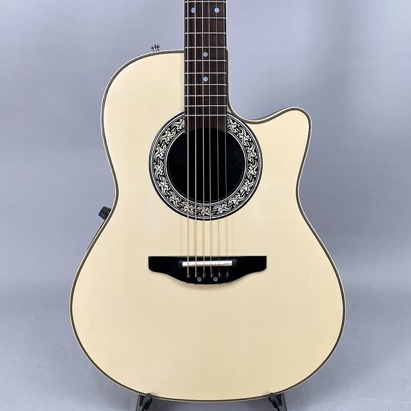 Ovation 1989  Ovation Pinnacle  weiss mit Koffer absolut top Case 1989 - white image 1