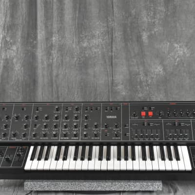 YAMAHA CS-30 Vintage Analog Synthesizer in Very Good Condition.