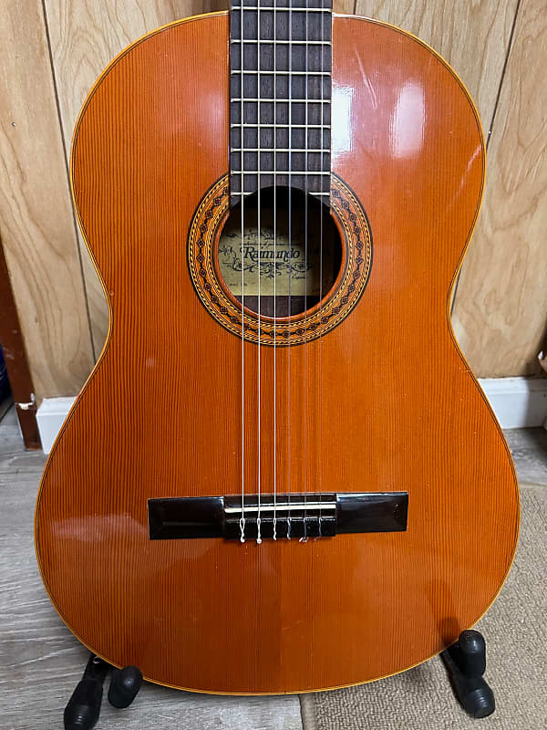 Raimundo 106 classical guitar hotsell
