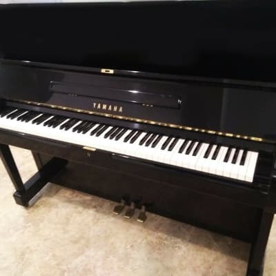 Yamaha U1 48'' Studio Upright Piano Polished White