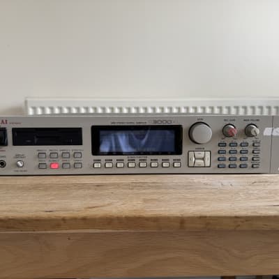 Akai S3000XL MIDI Stereo Digital Sampler 1996 - White