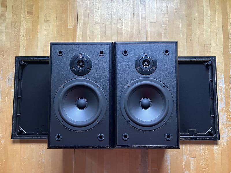 Polk Audio Bookshelf Speakers 1990’s - Black  			