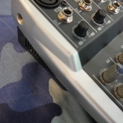 Behringer Xenyx QX602MP3 6-Input Mixer image 3