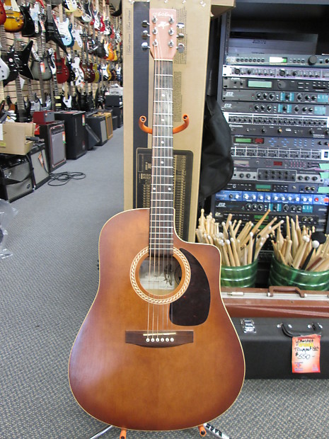 アート&ルシアー モデル WILD CHERRY カナダ製 Wild Cherry - Art & Lutherie Wild Cherry - Audiofanzine