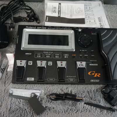 Roland GR-55 Guitar Synthesizer w/ GK-3 Pickup & Paperwork