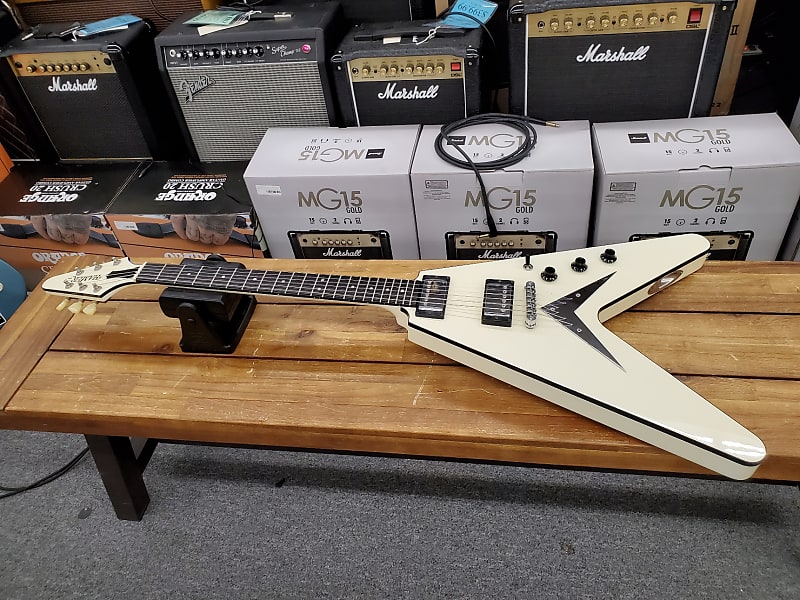 Hamer USA Vector  V shape in White with case and C.O.A. ebony fingerboard, near mint image 1