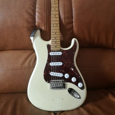 Squier Deluxe Stratocaster 2007 - 2018 - Pearl White Metallic image 1