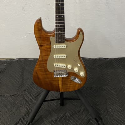 Fender Custom Shop Artisan Koa Stratocaster image 2